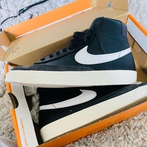 Nike Blazer Mid 77